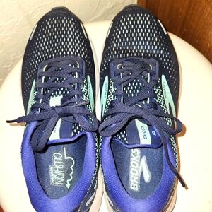 Brooks Ghost Running Shoes, Sz 8.5 wide, Blue With White Sidewalls